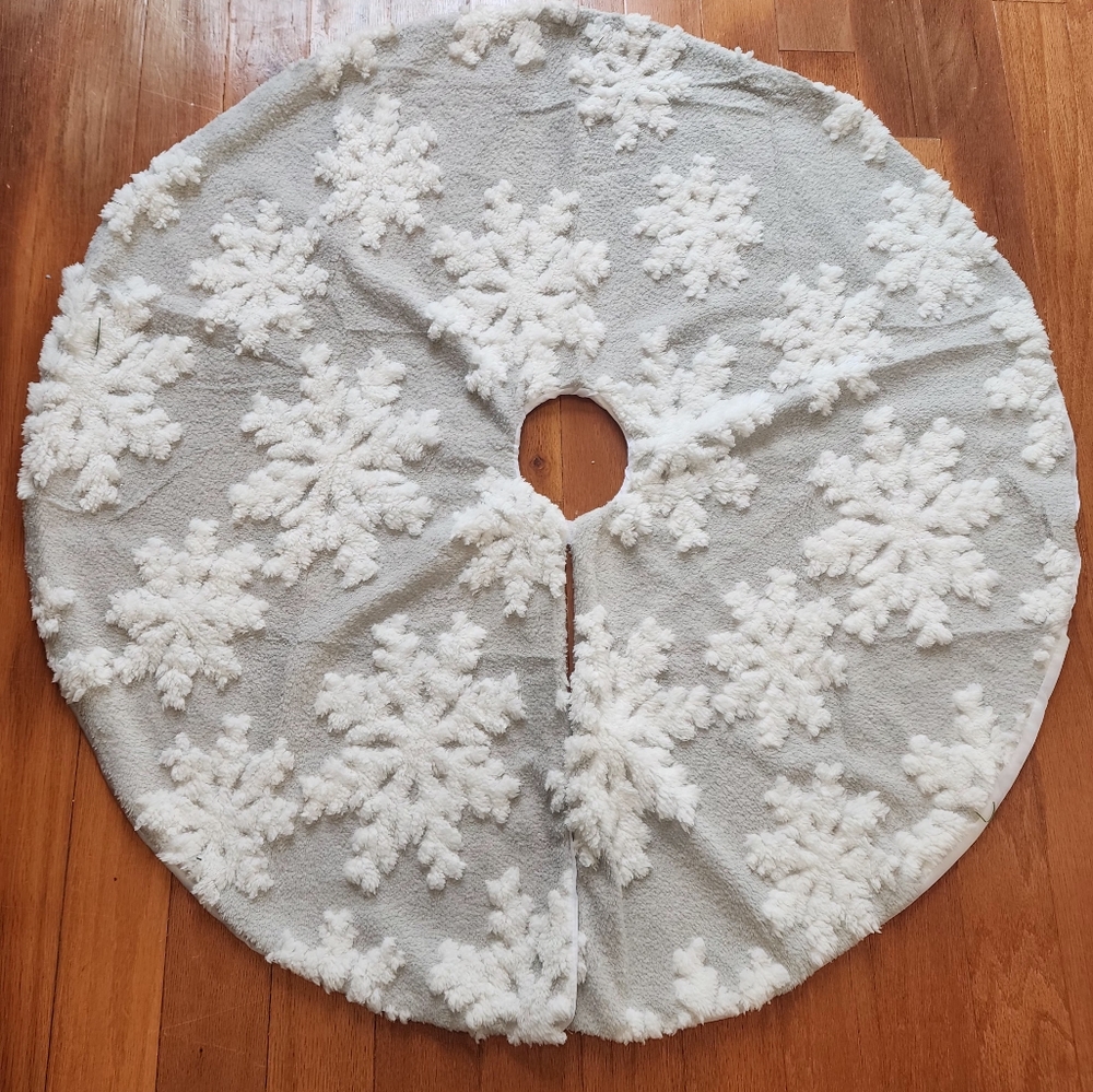 Gray and White Fluffy Tree Skirt 36" Wide Snowflakes